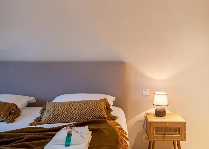 Huswell - Romantic Getaway With Terrace In * Gandawa